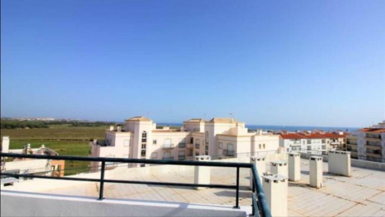 Quiet Apartment Overlooking The Swimming Pool Armação de Pêra Exterior foto