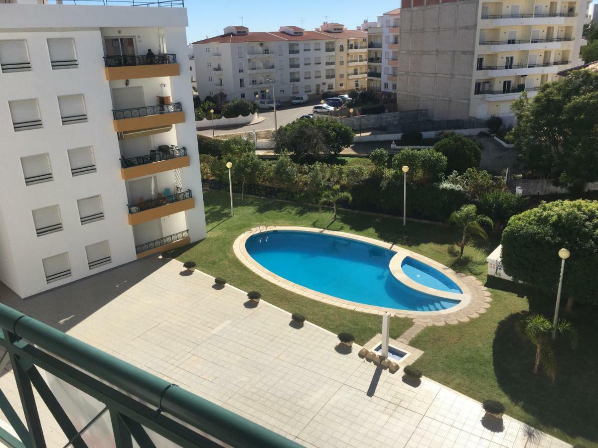 Quiet Apartment Overlooking The Swimming Pool Armação de Pêra Exterior foto